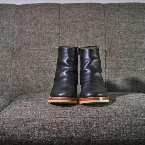 Fortis Antasena Sidezip in Horween Huntsman Black Waxed Flesh