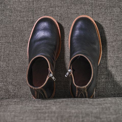 Fortis Antasena Sidezip in Horween Huntsman Black Waxed Flesh