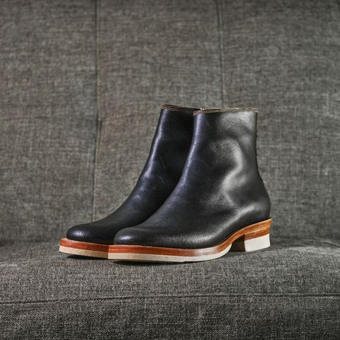 Fortis Antasena Sidezip in Horween Huntsman Black Waxed Flesh