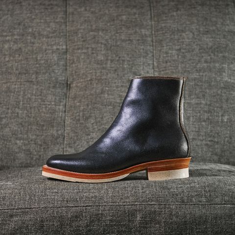 Fortis Antasena Sidezip in Horween Huntsman Black Waxed Flesh