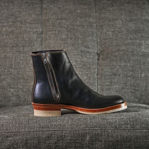 Fortis Antasena Sidezip in Horween Huntsman Black Waxed Flesh