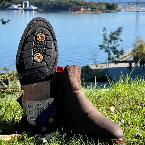 Benzein The Seventh Chelsea Boot in Indonesian Brown Waxed Flesh