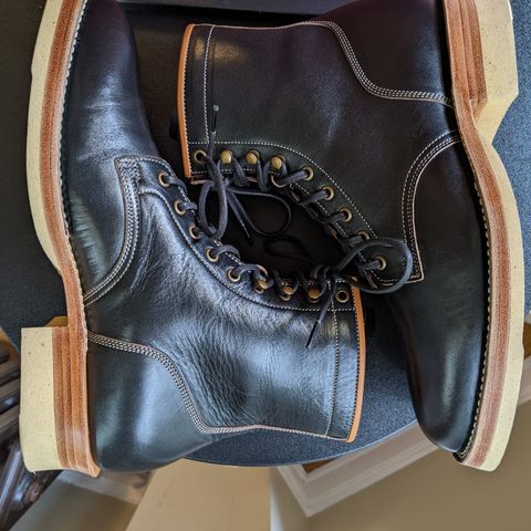 Monroe 19927 in Shinki Black Oiled Horsebutt