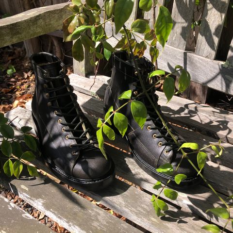 View photo of Sagara Cordmaster in Badalassi Carlo Oliva Minerva Overdyed Black