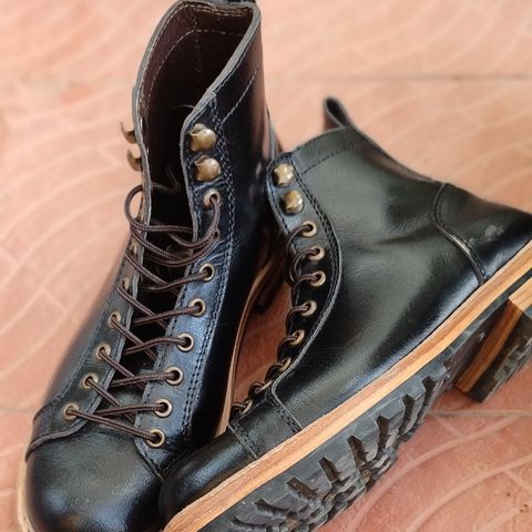 Craft & Glory Monkey Explorer Boots in Raven Black Buffalo Leathee