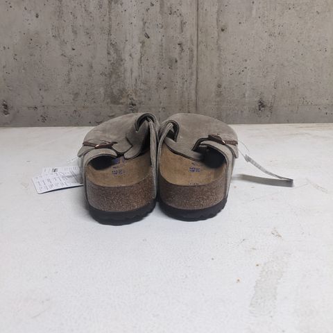 Birkenstock Boston in Taupe Suede
