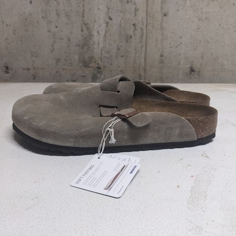 Birkenstock Boston in Taupe Suede