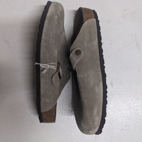 Birkenstock Boston in Taupe Suede