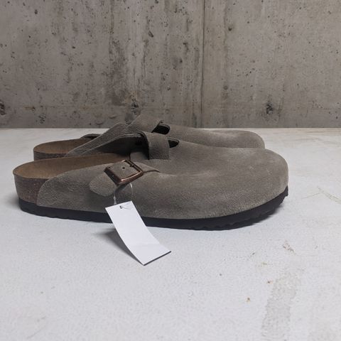 Birkenstock Boston in Taupe Suede