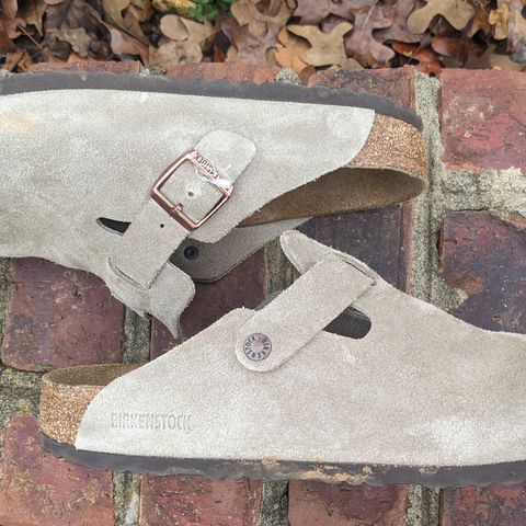 Birkenstock Boston in Taupe Suede