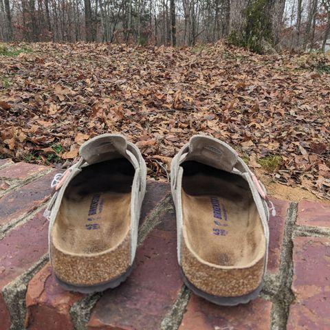 Birkenstock Boston in Taupe Suede