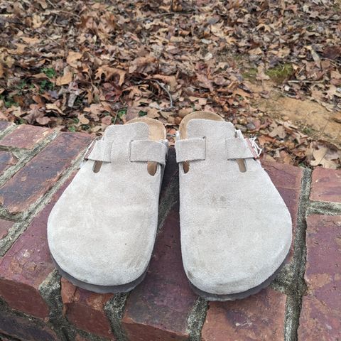 Birkenstock Boston in Taupe Suede