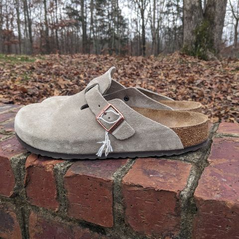 Birkenstock Boston in Taupe Suede