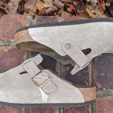 Birkenstock Boston in Taupe Suede