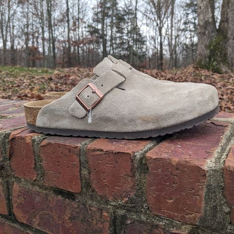 Birkenstock Boston in Taupe Suede