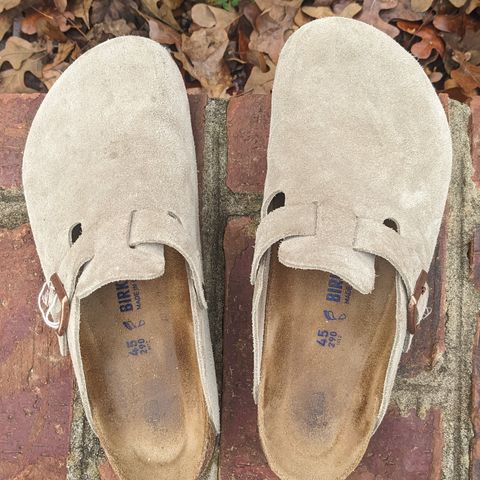 Birkenstock Boston in Taupe Suede