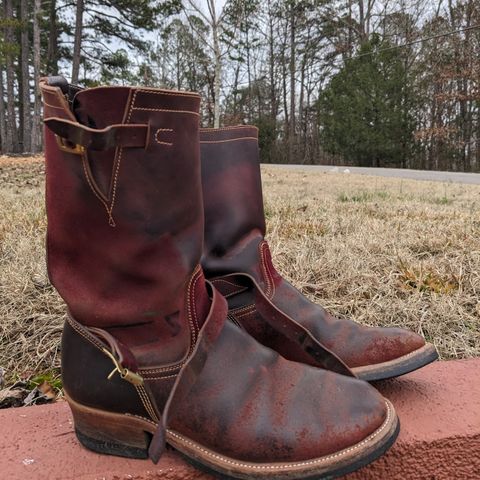 View photo of Unsung U 22-2 Engineer Boot in Horween Burgundy Workshoe Butt Roughout