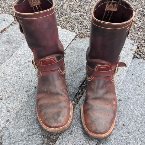 View photo of Unsung U 22-2 Engineer Boot in Horween Burgundy Workshoe Butt Roughout