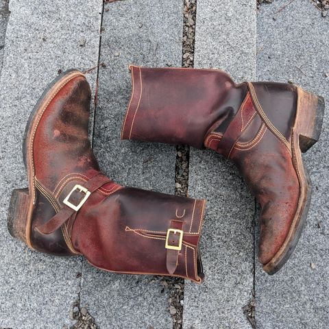 View photo of Unsung U 22-2 Engineer Boot in Horween Burgundy Workshoe Butt Roughout