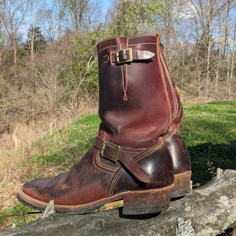 View photo of Unsung U 22-2 Engineer Boot in Horween Burgundy Workshoe Butt Roughout