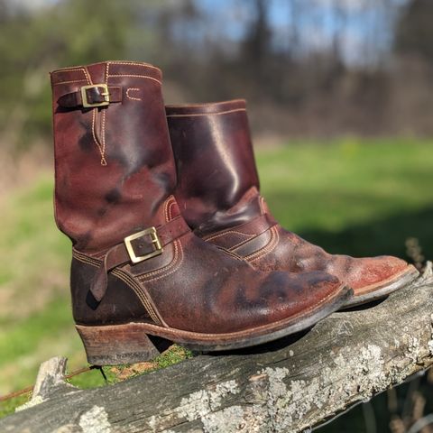 View photo of Unsung U 22-2 Engineer Boot in Horween Burgundy Workshoe Butt Roughout