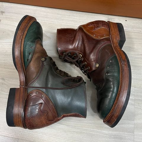 View photo of Mora Son Shoes Viper King in Unknown Leather