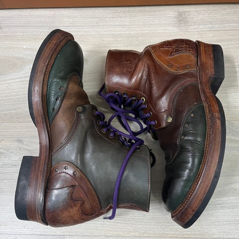 View photo of Mora Son Shoes Viper King in Unknown Leather