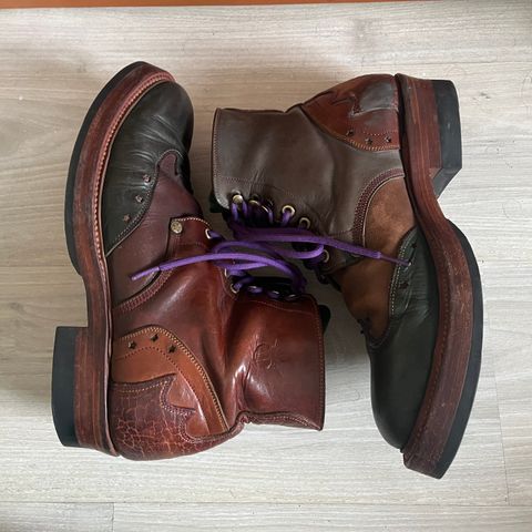 View photo of Mora Son Shoes Viper King in Unknown Leather