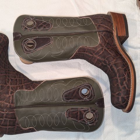 Beck Custom Cowboy Boots in Brown Elephant