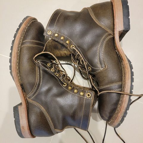 View photo of White's MP-Sherman Toe Cap in Horween Olive Waxed Flesh