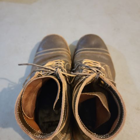 View photo of White's MP-Sherman Toe Cap in Horween Olive Waxed Flesh