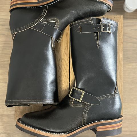Wesco Boss Engineer Boot in Horween Dark Olive Waxed Flesh