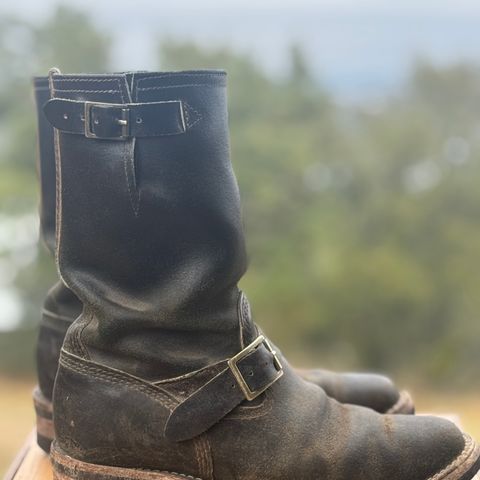 Wesco Boss Engineer Boot in Horween Dark Olive Waxed Flesh