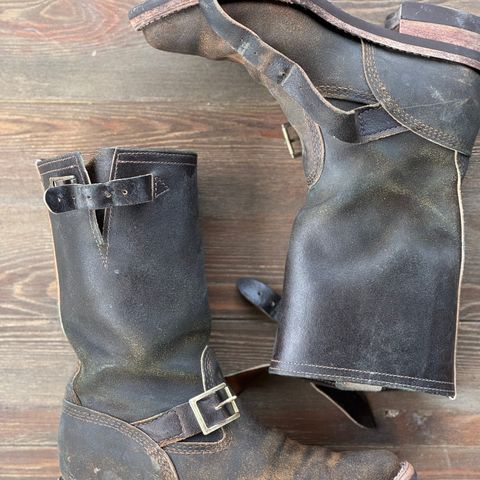 Wesco Boss Engineer Boot in Horween Dark Olive Waxed Flesh