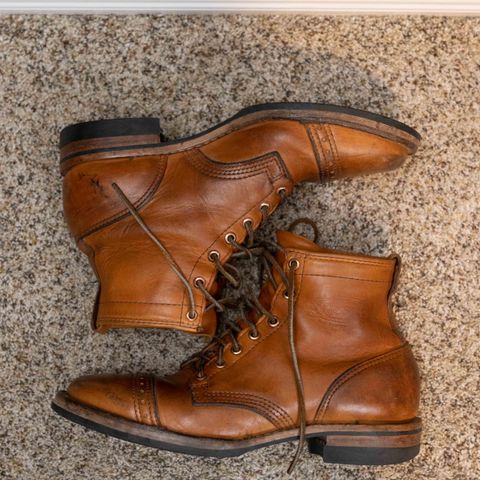 Wesco Hendrik in Horween Natural Essex