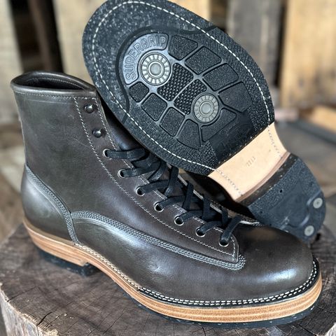Caswell Carver in Maryam Graphite TPR Horsebutt