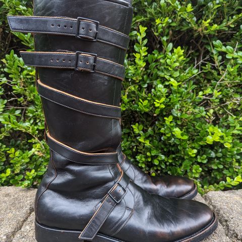 View photo of Benzein The Hanker Tanker Boots in Horween Horsehide Overdyed Black