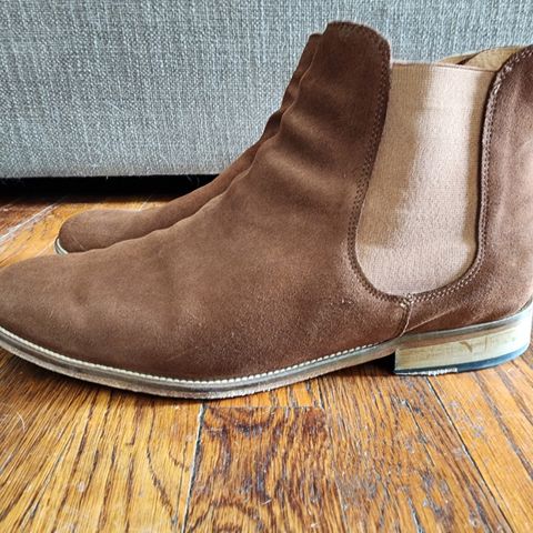 Bomberos Unlisted Model in Snuff Waterproof German Suede