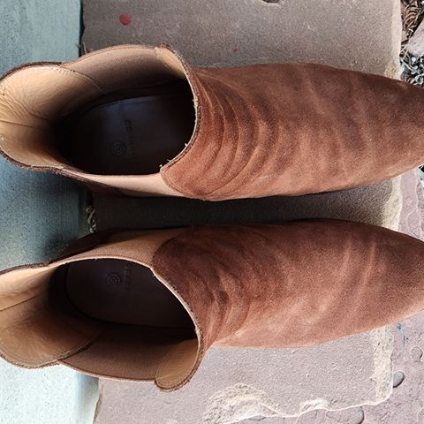 Bomberos Unlisted Model in Snuff Waterproof German Suede