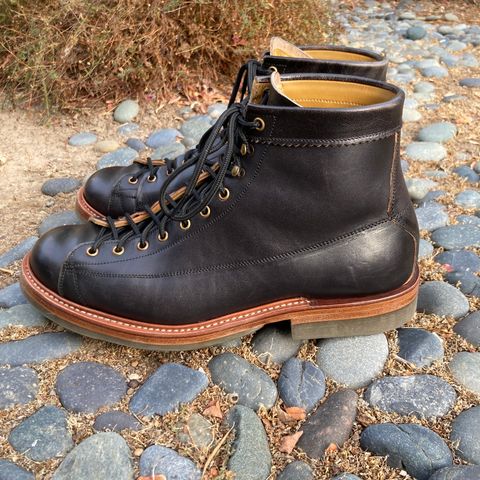 Sagara Cordmaster in Maryam Natural Horsebutt Overdyed Black