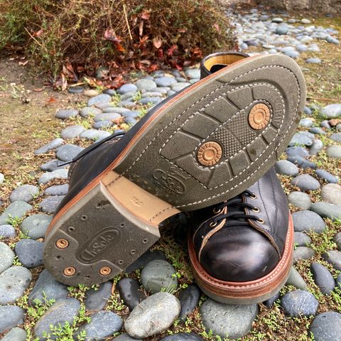 Sagara Cordmaster in Maryam Natural Horsebutt Overdyed Black