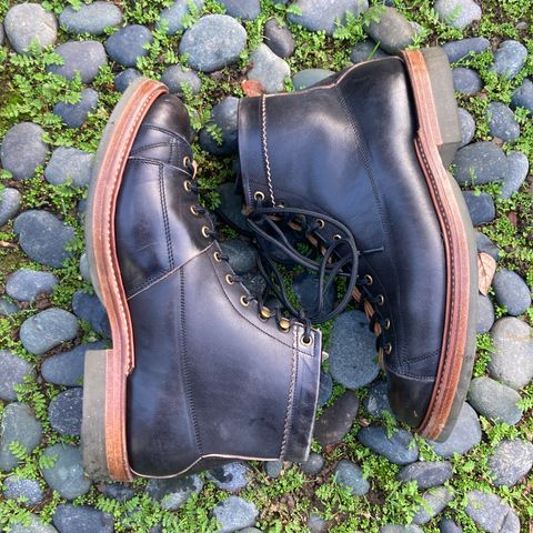 Sagara Cordmaster in Maryam Natural Horsebutt Overdyed Black