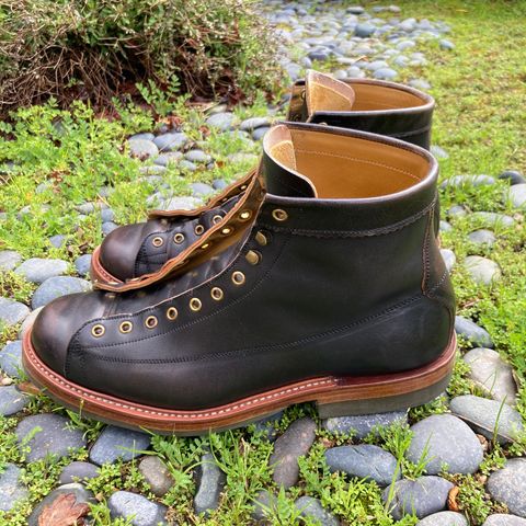 Sagara Cordmaster in Maryam Natural Horsebutt Overdyed Black