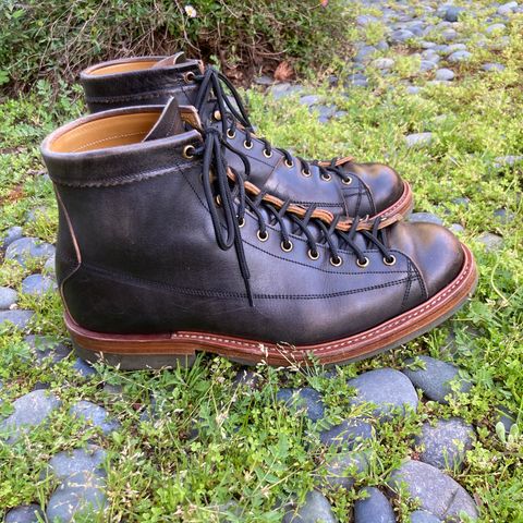 Sagara Cordmaster in Maryam Natural Horsebutt Overdyed Black