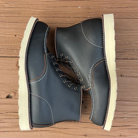 Red Wing 6-Inch Classic Moc in S.B. Foot Black Prairie