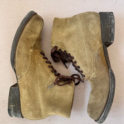 Yuketen Alan in Khaki Suede