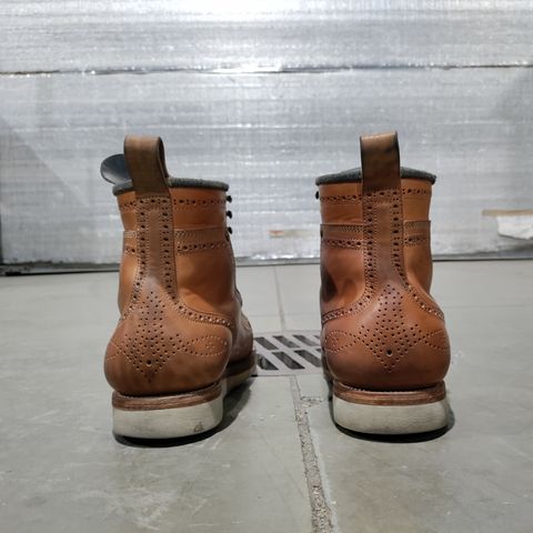 Tahura Edulis in Maryam Natural Horsebutt & Guidi Black Reverse Horsebutt