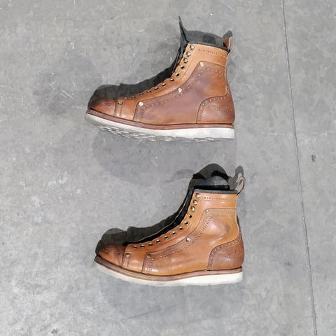 Tahura Edulis in Maryam Natural Horsebutt & Guidi Black Reverse Horsebutt