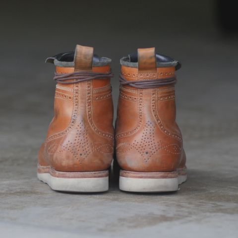 Tahura Edulis in Maryam Natural Horsebutt & Guidi Black Reverse Horsebutt