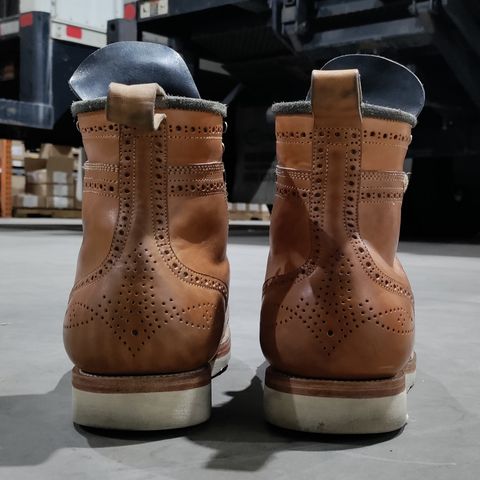 Tahura Edulis in Maryam Natural Horsebutt & Guidi Black Reverse Horsebutt